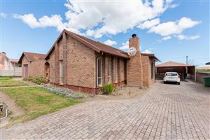 4 Bedroom House for Sale in Vredenburg