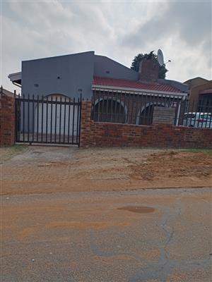 House For Sale in Diepkloof & Ext