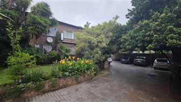 Large family home with 2 flatlets.