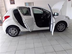 2012 HYUNDAI i20 1.6 white color Automatic petrol Spare