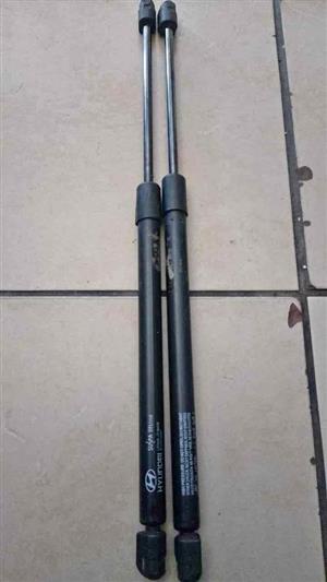 Hyundai boot shocks