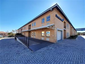 1,012m Ground Floor Office with Storage To Let in Riverview Office Park