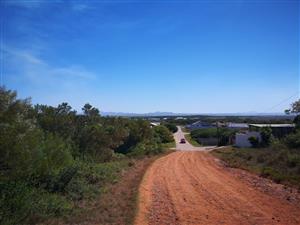 ELEVATED STAND WITH BEAUTIFUL VIEWS OF THE MOUNTAINS AND THE SURROUNDING AREA