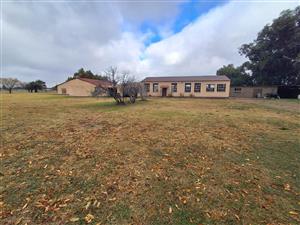 Small Holding For Sale in Mooilande AH
