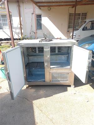 Daspoort Pretoria: Beverage Cooler on castor wheels - see photos