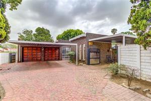 🧱 Spacious Facebrick Retreat in Sunward Park – Where Style Meets Serenity