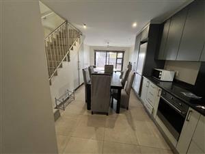 2 BEDROOMS UNITS.. MENLOPARK