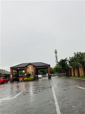 Charming ground floor 2 -Bedroom Apartment with private garden