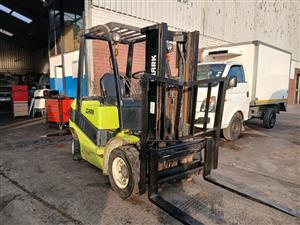 Clark 2.5 ton diesel forklift