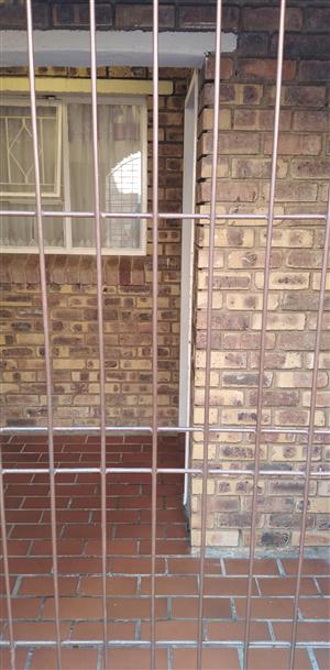 2 bedroom house in a complex in Springfield Buccleuch Gibson Drive West Johannes