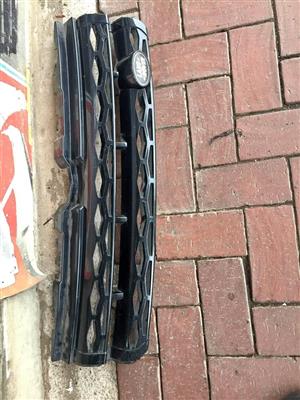 Rang Rover Evogue front grill for sell in good condition nice and clean