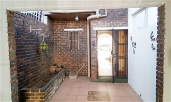Townhouse For Sale in Fairland