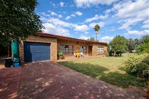 SPACIOUS FAMILY LIVING ON A LARGE 1,231m² STAND