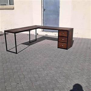 L - Desks