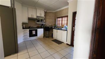 Apartment For Sale in Heatherview