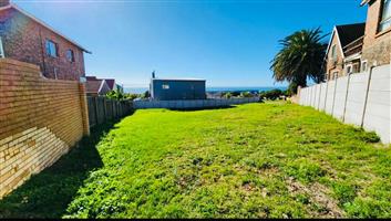 Prime Stand for Sale – 684m² in Wavecrest with Stunning Sea Views