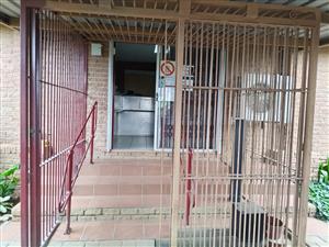 Retail For Sale in Laboria