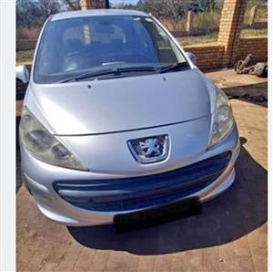 Am stripping Peugeot 306 for parts 