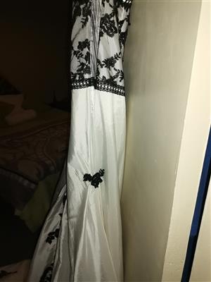 Black and white Wedding dress size 36-38 