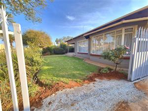 3 Bedroom House To-Let in Brenthurst!