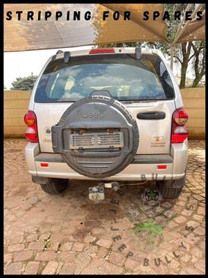 2.8 Jeep Cherokee Kj Diesel Facelift: Spare Wheel Holder 