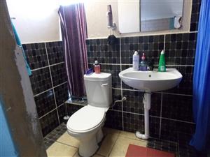 Bachelor flat in Edleen, Kempton Park to rent from 1 September