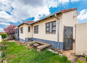 3 Bedroom House For Sale In Dobsonville Gardens!