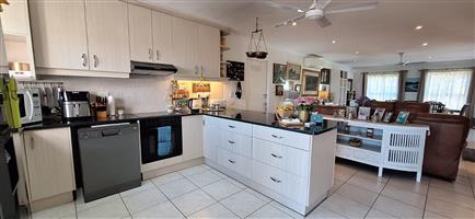 Townhouse For Sale in Heritage Park