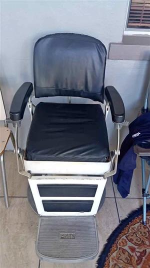 Nike barber chair dating 