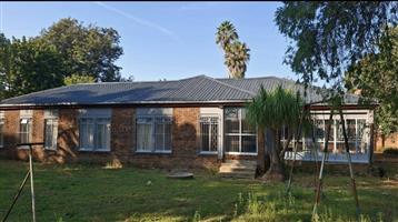 CALLING ALL CASH BUYERS!! HIGHLY ATTRACTIVE 4 BEDROOM HOUSE