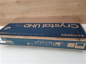 SAMSUNG 43 INCH CRYSTAL UHD SMART TV(Still sealed in box -) never been used)