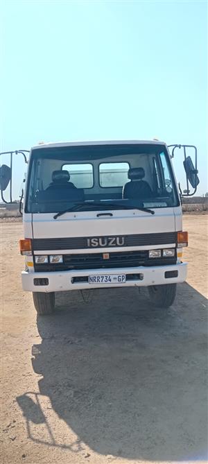 Isuzu F8000