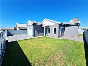 Neat Quality 3 Bedroom Home in Fountains Estate, Jeffreys Bay