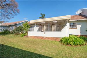 Townhouse For Sale in Die Hoewes