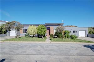House For Sale in Hillside