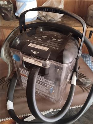 Ice machine used for knee operation