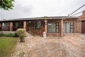 House For Sale in Clarendon Marine