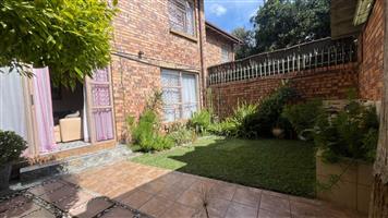Townhouse For Sale in Weavind Park