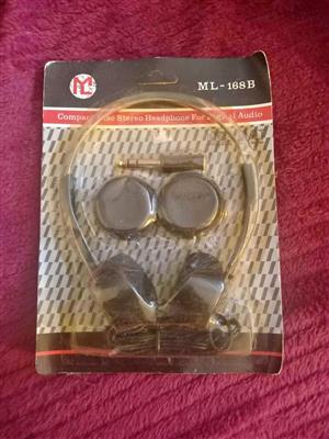 Compact disc stereo headphone set