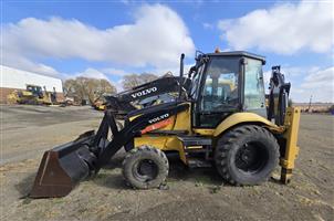 Volvo BL61B backhoe