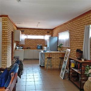 Big open plan bachelor's glen Austin