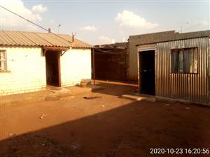4 Room for sale in Nledi