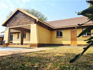 🌟 Waterval East, Rustenburg – Charming 3-Bedroom Townhouse with Pool! 🌟