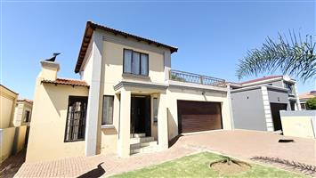 Beautiful 4 Bedroom in reyno manor!