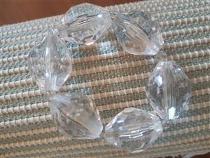 This is a lovely stretchable unique bangle so fits many wrists.