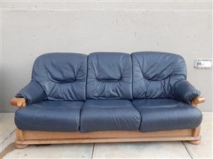 LEATHER GOMMA GOMMA COUCHES FOR SALE
