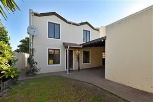 Townhouse For Sale in Parklands