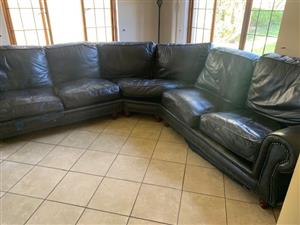 CORNER LEATHER COUCH