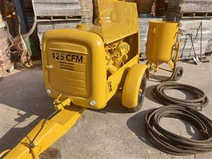 125 CFM Compressor with Sandblasting pot
