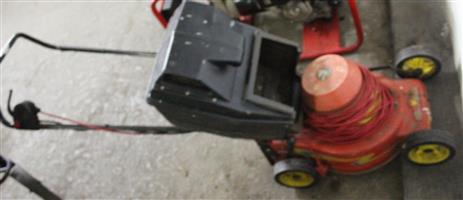 WOLF GARDEN RED ELECTRIC LAWNMOWER WITH BIN S065144A